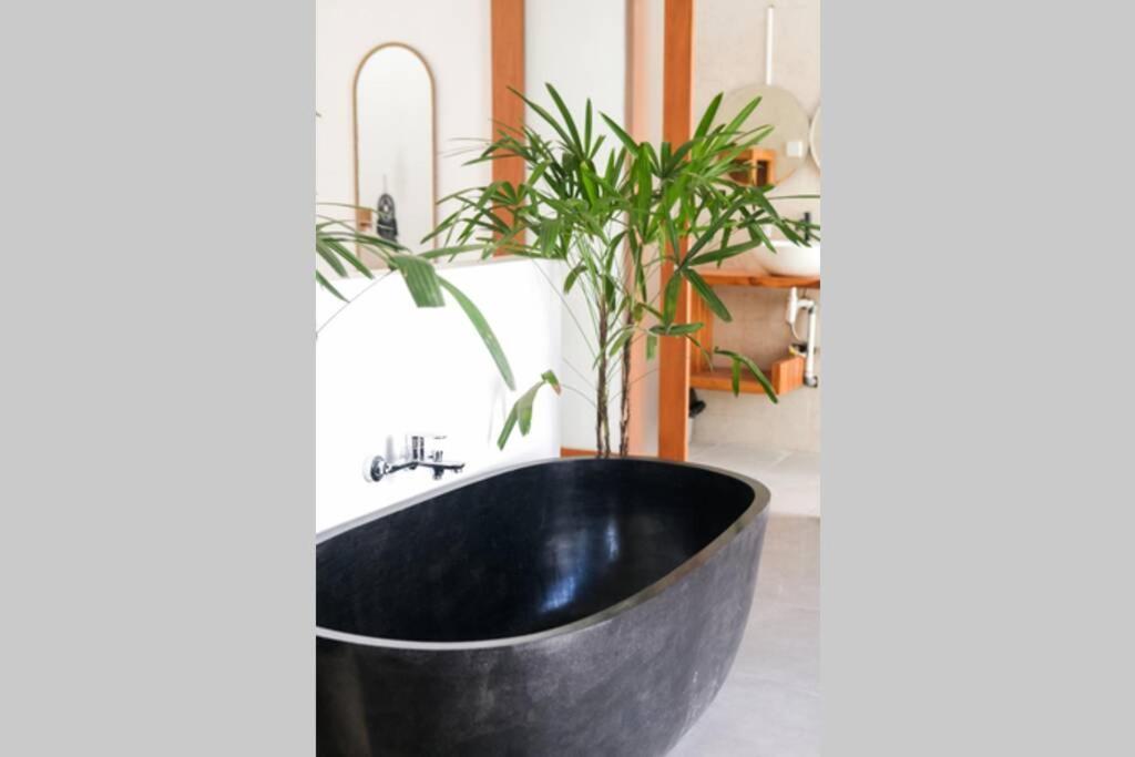 Kiki Village Bathtub Чангу Экстерьер фото